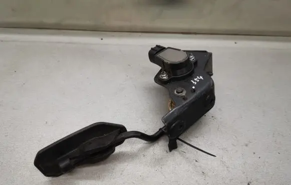Toyota Avensis T250 Accelerator throttle pedal 8928152011