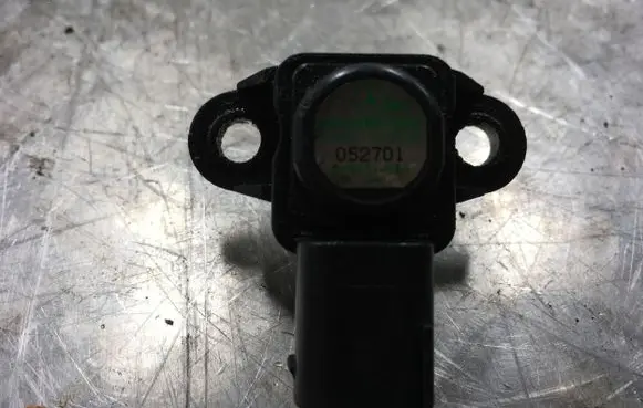 Mercedes-Benz Vito Viano W639 Air pressure sensor A0051533028 052701
