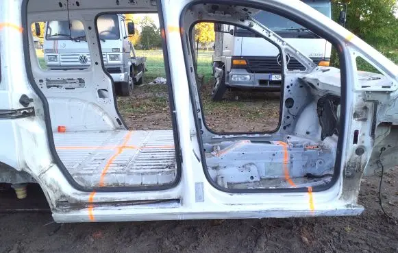 Volkswagen Caddy Pillar (middle) 