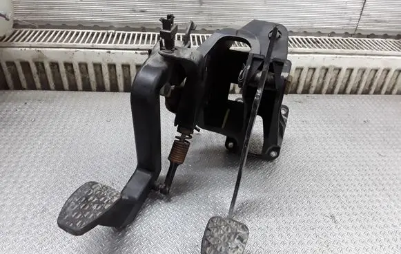 Mercedes-Benz Sprinter W901 W902 W903 W904 Pedal assembly A9012901019