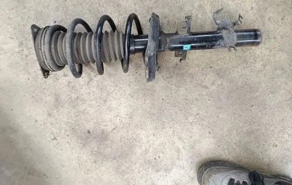 Nissan X-Trail T32 Front shock absorber with coil spring
