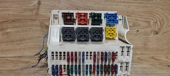 Volvo S70 V70 V70 XC Fuse box set 6849814