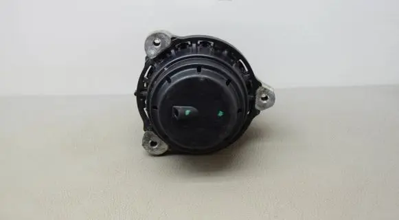 BMW 5 G30 G31 Engine mount bracket 2680070