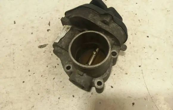 Ford Focus Throttle valve 2s6u9e927d
