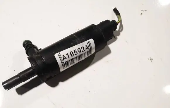 Skoda Octavia Mk2 (1Z) Headlight washer pump 3b7955681