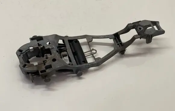 Rear door exterior handle/bracket
