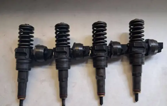 Volkswagen Golf V Fuel injectors set 038130073AG