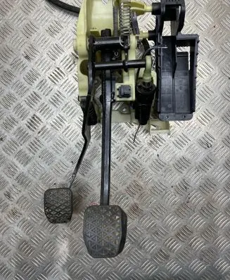 BMW 5 F10 F11 Pedal assembly 6789744 14416710 0611311A