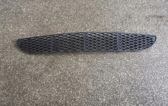 Mercedes-Benz E W211 Front bumper lower grill A2118850053