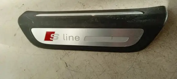 Audi Q3 8U Rear sill trim cover 8U0853376A