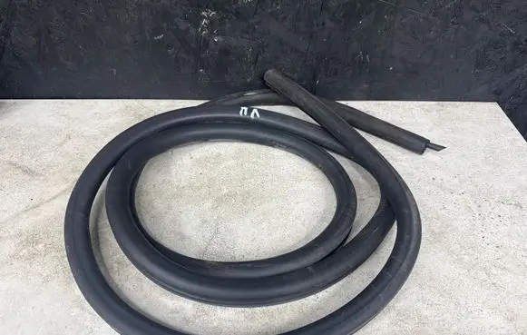 Volkswagen Golf V Front door rubber seal 1K5867911