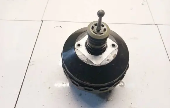 Volkswagen PASSAT B6 Brake booster 3C2614105AD