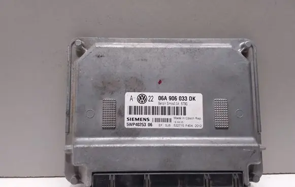 Volkswagen Golf V Engine control unit/module 06A906033DK 5WP4025306