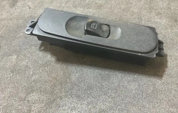 Mercedes-Benz Sprinter W906 Electric window control switch A9065451913 1268549 Q02ZGS002
