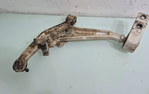 Nissan X-Trail T30 Front lower control arm/wishbone 
