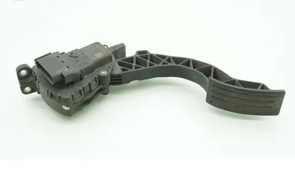 Accelerator throttle pedal