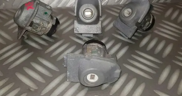 Jaguar XF X260 Front door lock (next to the handle) 30784963