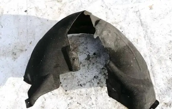 Front wheel arch liner splash guards