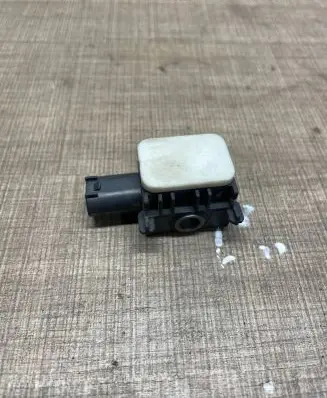 Mercedes-Benz ML W164 Airbag deployment crash/impact sensor 0038202826 300885