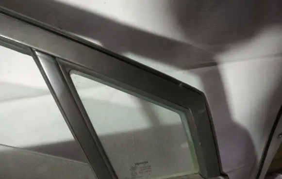 Toyota Corolla Verso AR10 Front door vent window glass four-door 