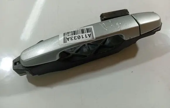 Toyota Avensis Verso Front door exterior handle 