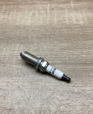 Renault Clio IV Spark plug 7700500192