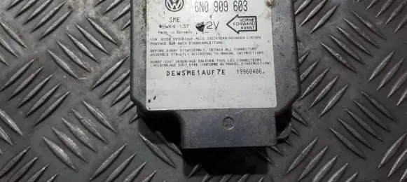 Volkswagen Golf III Airbag control unit/module 6n0909603 5wk4137