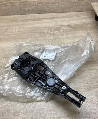 Opel Corsa E Rear door exterior handle/bracket 13490158