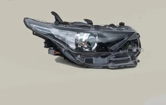 Toyota Auris E180 Headlight/headlamp 81130-02K30