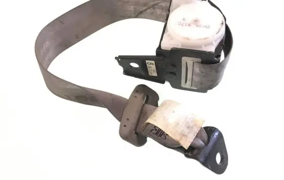 Mazda 323 F Rear seatbelt 0427189