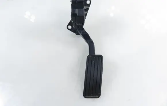 Subaru Forester SG Accelerator throttle pedal 36010SA060 1988007060