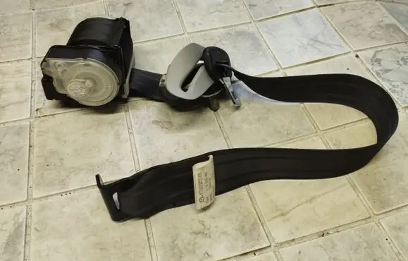 Mazda 5 Third row seat belt T86212T