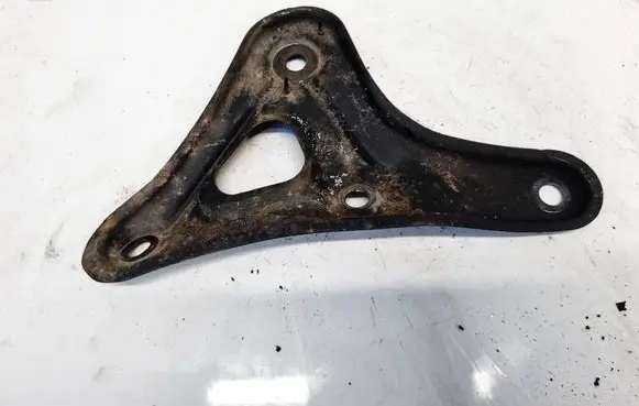 Toyota Avensis T250 Engine mounting bracket 