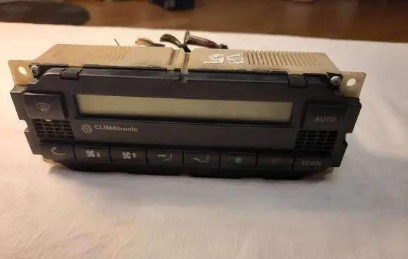 Volkswagen PASSAT B5 Climate control unit 1J1907044
