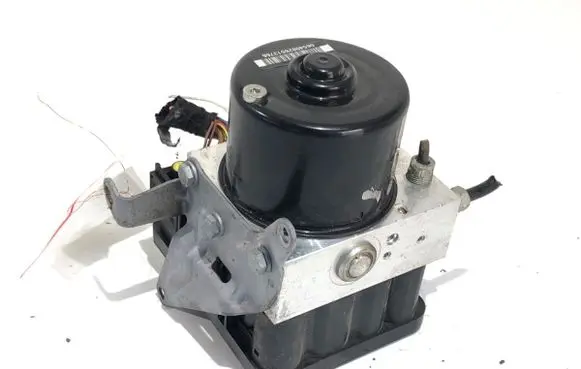 BMW 1 E81 E87 ABS Pump 6772213