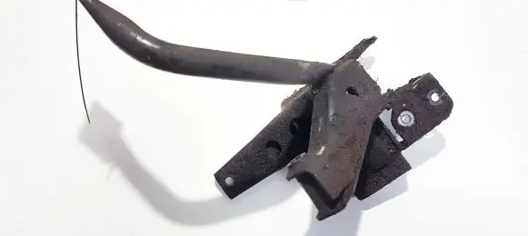 Nissan Almera N16 Engine mounting bracket