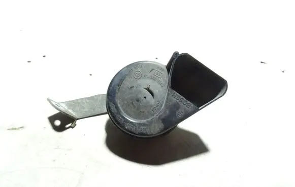 Audi A6 S6 C5 4B Horn signal 3881165