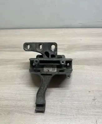 Engine mount bracket