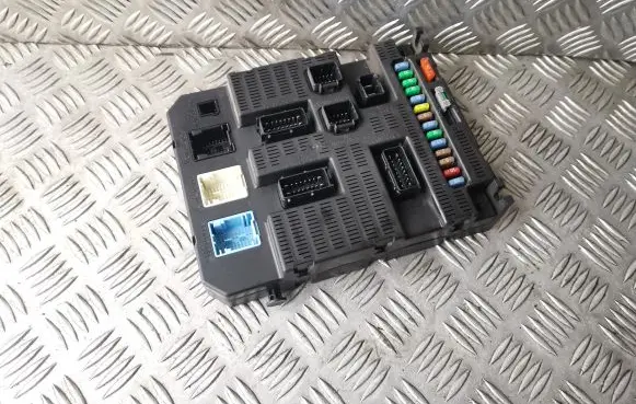 Peugeot 207 Fuse module 9659285580