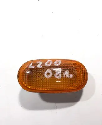 Mitsubishi L200 Front fender indicator light P21331 E4016534