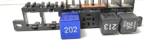 Volkswagen PASSAT B5 Fuse module 8L0941822A