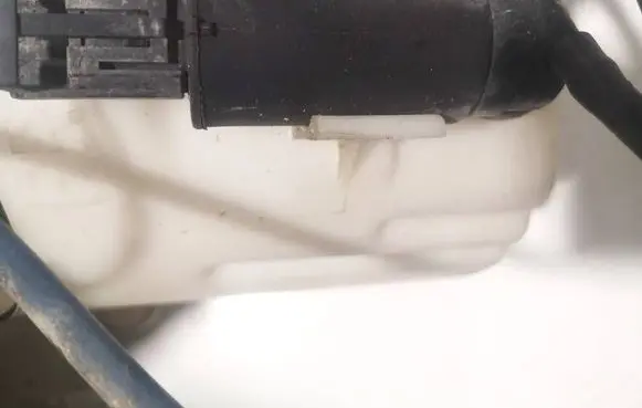 Toyota Yaris Windscreen/windshield washer pump 