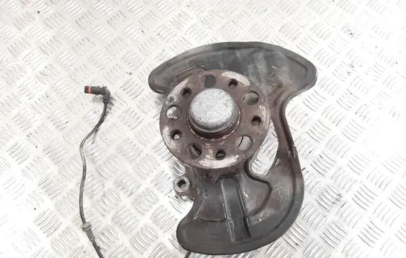 Mercedes-Benz C W204 Front wheel hub spindle knuckle A2044202544 20401