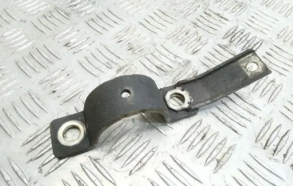 Nissan Terrano Sway bar bush bracket, front 
