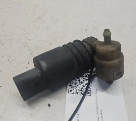 Volkswagen Golf IV Windscreen/windshield washer pump