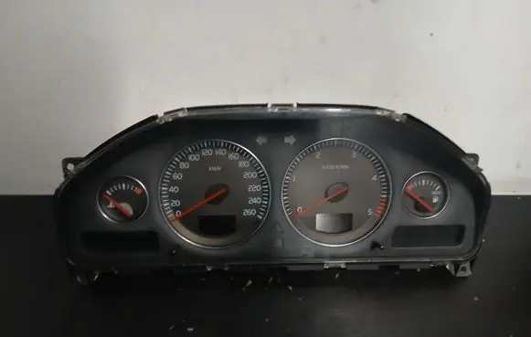 Speedometer (instrument cluster)