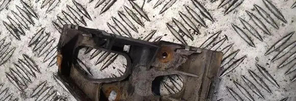 Fender mounting bracket