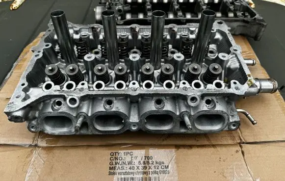 Toyota Auris 150 Engine head 