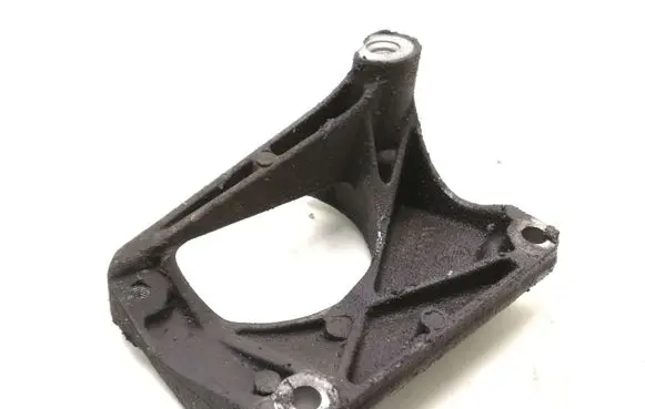 BMW 5 E60 E61 Engine mounting bracket 6761117
