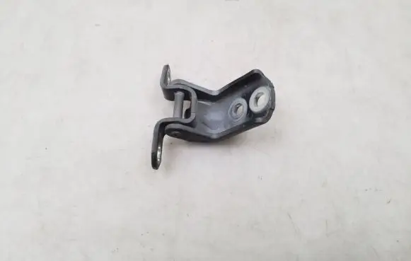 Nissan Qashqai Front door upper hinge